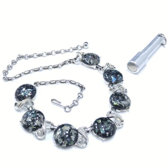 Coro Lucite Confetti Necklace, Gray Lucite & Silver Tone, 1950s Vintage Jewelry - Picture 7 of 10